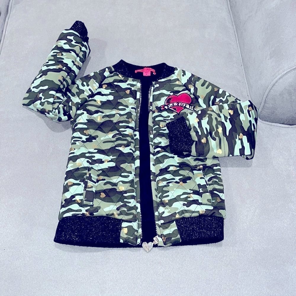 Betsey Johnson xox camo sparkly quilted jacket w/ pockets and zip closure.